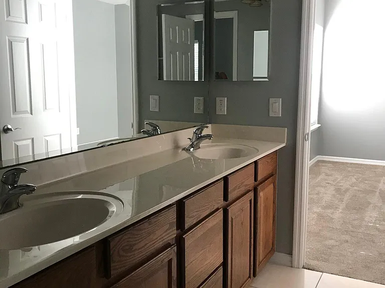 3993 Corrine Dr — Photo 23