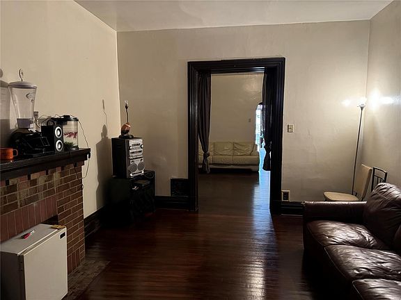 3rd image of 2838 Wyoming St