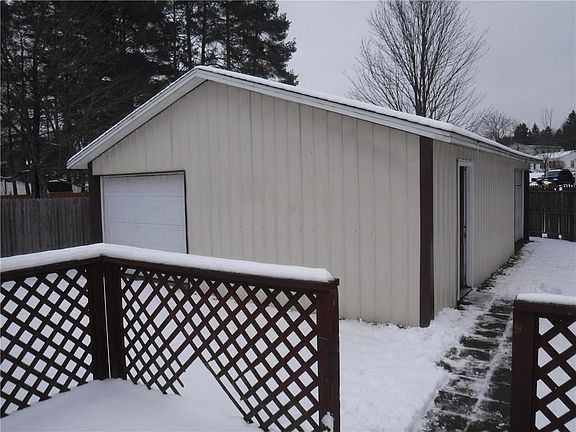 4th image of 275 Hazeltine Ave