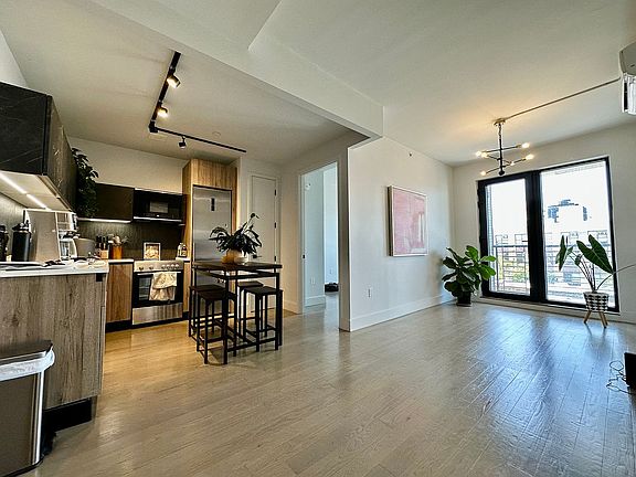 4th image of 892 Rogers Ave #502