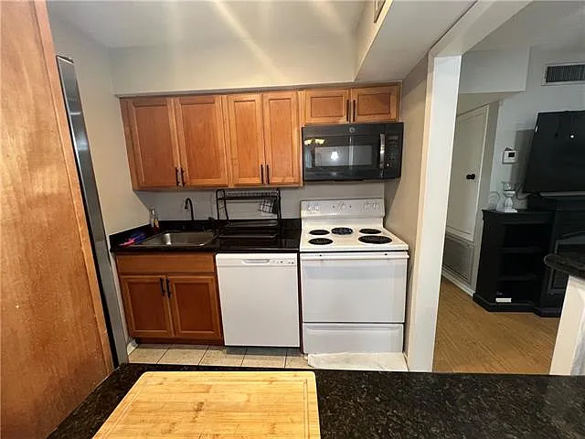 318 Lake Marina Ave #305 — Photo 7