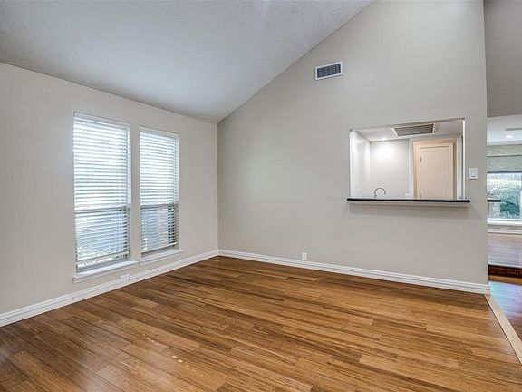 4th image of 2209 Hollyhill Ln