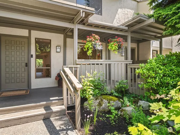 6566 Park Point Way NE #B206, Seattle, WA 98115