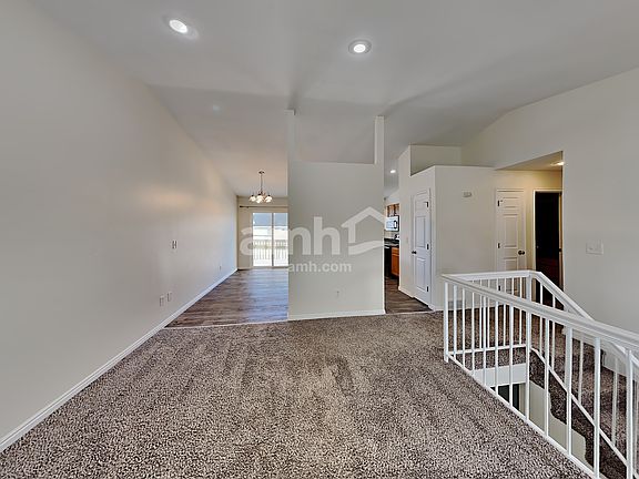 4th image of 178 W 1640th St N