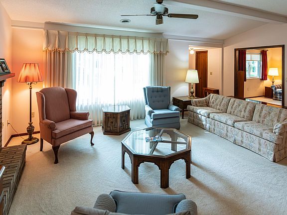 5th image of 625 High Plains Ct