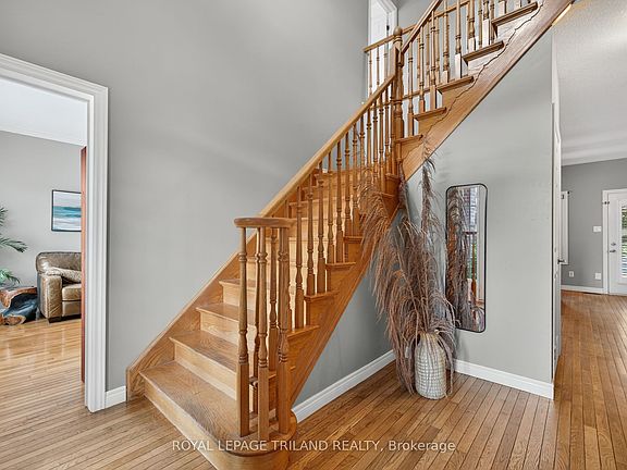 4th image of 8 Wingreen Ln