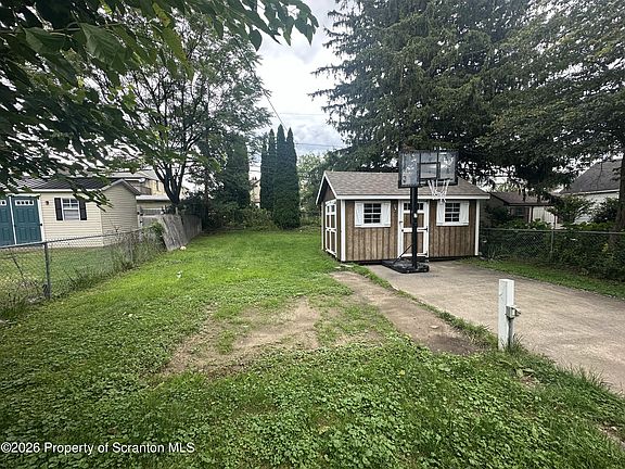 4th image of 1120 Watson St
