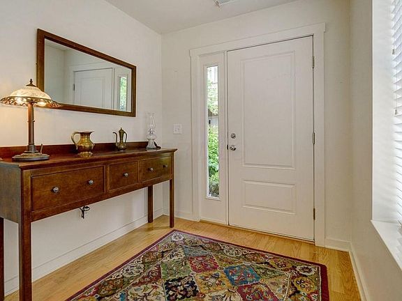 4th image of 1027 S Wall St