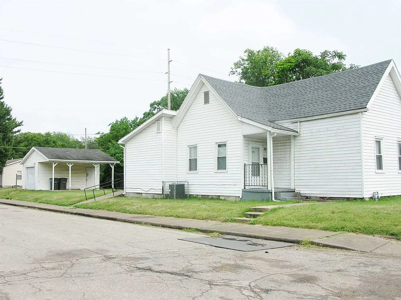 800 S Governor St photo 1