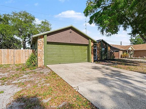 4th image of 4105 Spring Way Cir