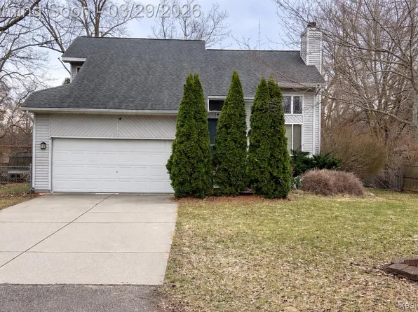 288 E Grand Traverse St, Commerce Township, MI 48382