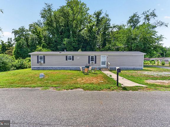 2nd image of 90 Cove Rd