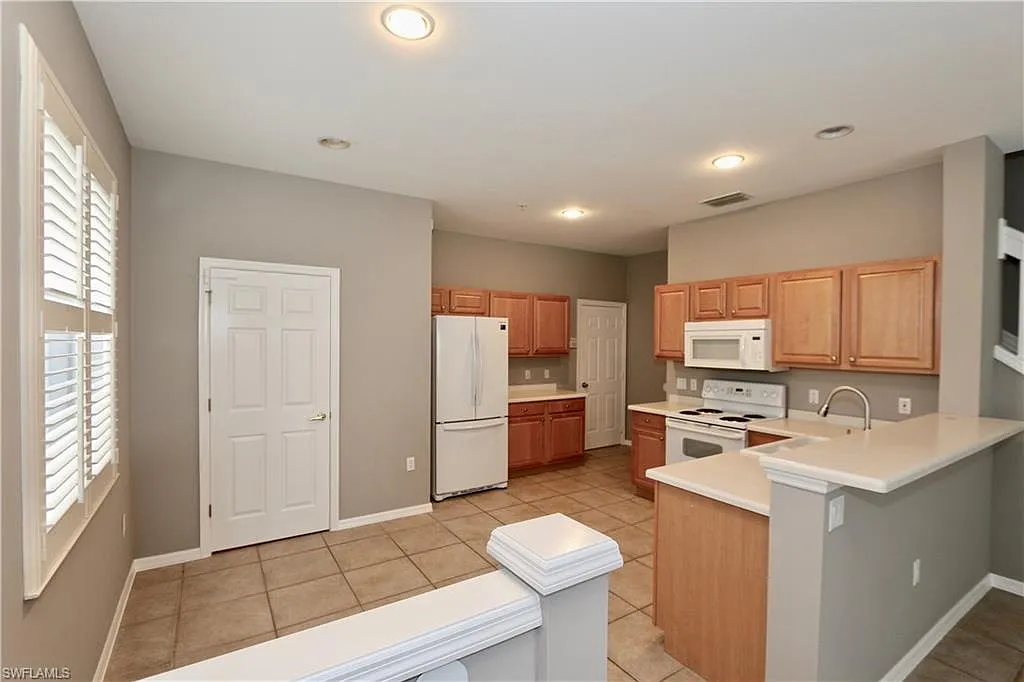 3 bed, 2.5 bath, 1715 sqft, $2,800 — Photo 2