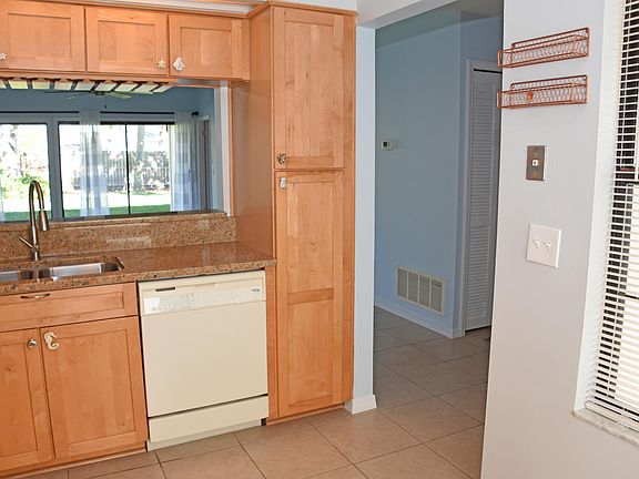 4th image of 441 Upper 36th Ave S