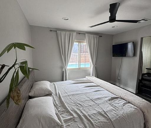 4th image of 1660 Meadow Rd