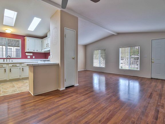 4th image of 67 Timber Cove Dr