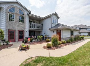 757 Quinlan Dr UNIT F, Pewaukee, WI 53072