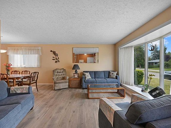 3rd image of 435 N 88th Ave SE