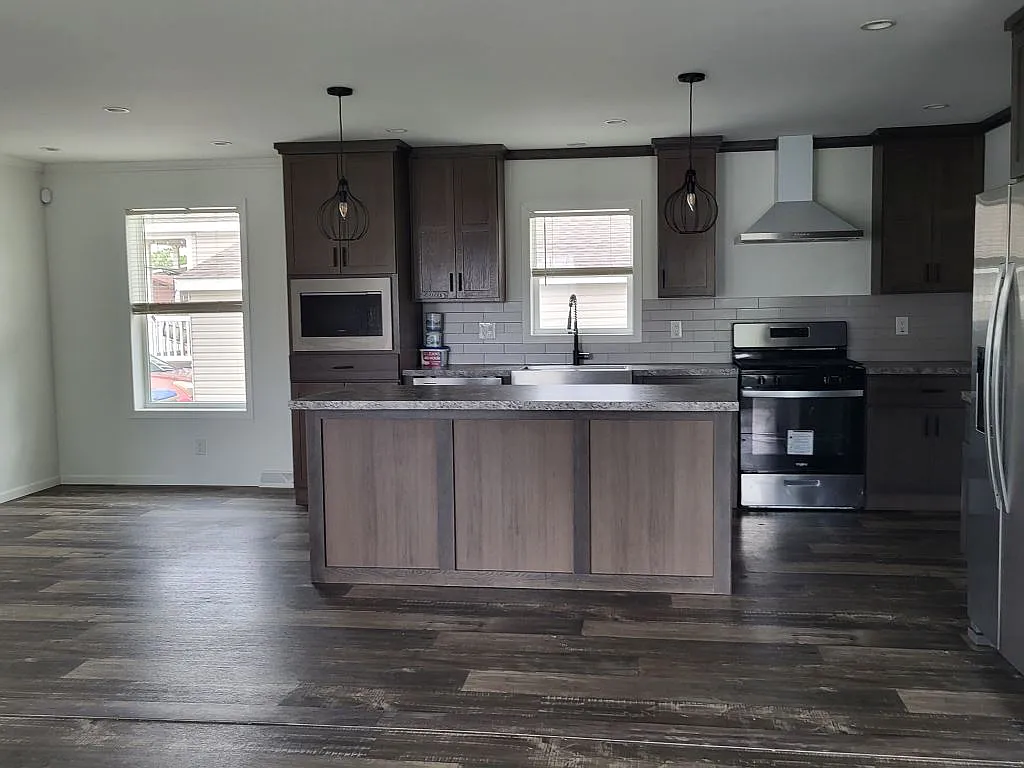 4 bed, 2.0 bath, 1460 sqft, $2,299 — Photo 4