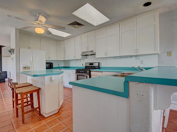 3rd image of 1301 Dulcinea Ln