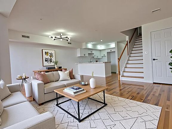 3rd image of 30 Patricia Ln #302