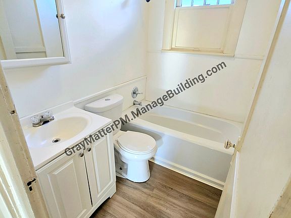 5th image of 330 Hess Ave #2