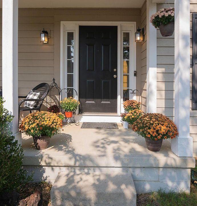 1st image of 2489 Charoe St