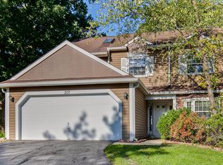 207 Ascot Ln, Streamwood, IL