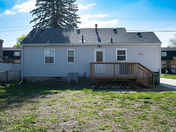 3rd image of 116 Lawrence Ave