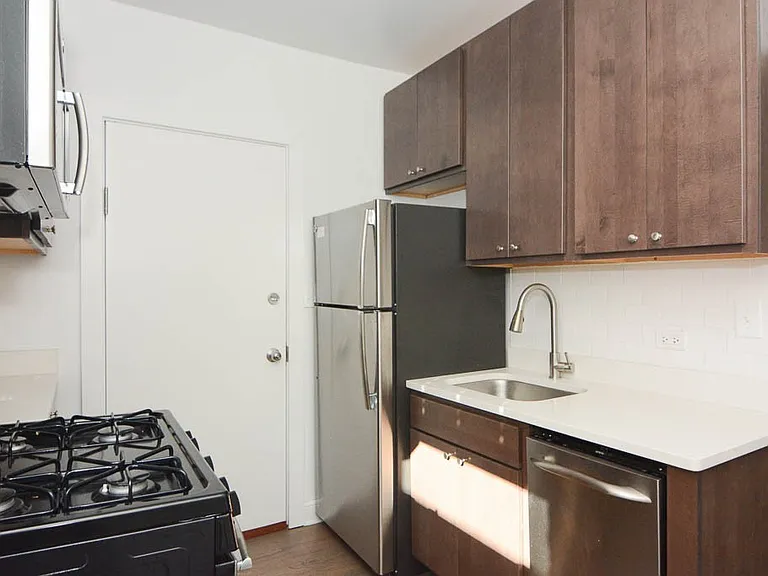 2641 N Spaulding Ave #E4 — Photo 3
