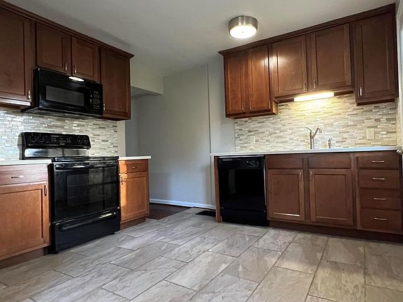3rd image of 1522 Elmwood Ave #1522