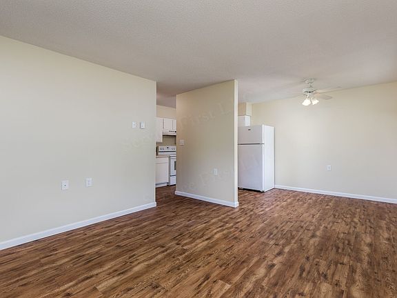4th image of 8 Wallingford Dr APT 10