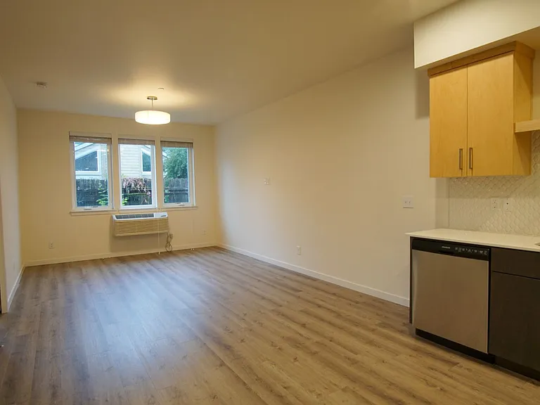 6015 S Virginia Ave #201 — Photo 6