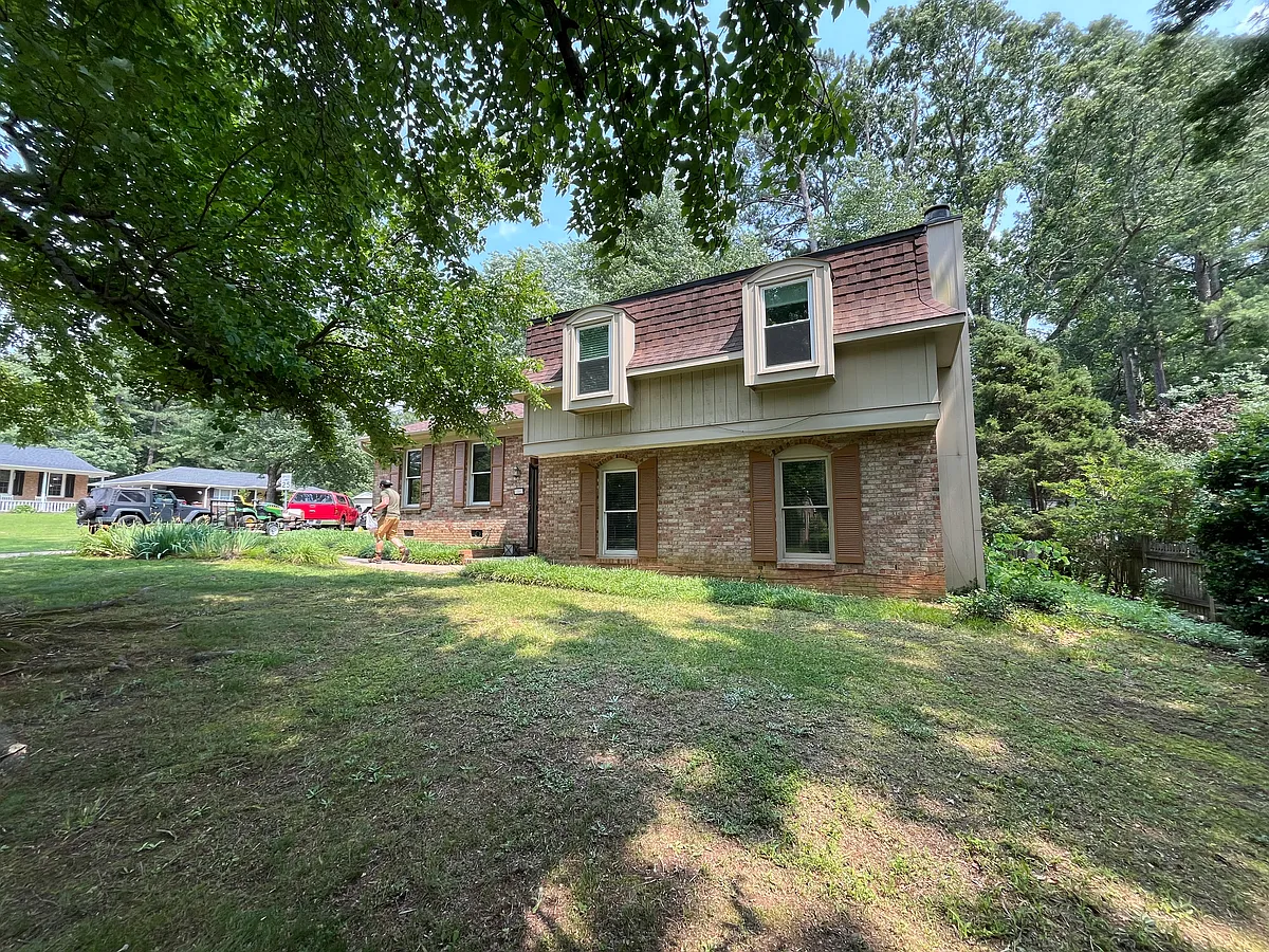 Building Photo - 1201 Ivy Ln