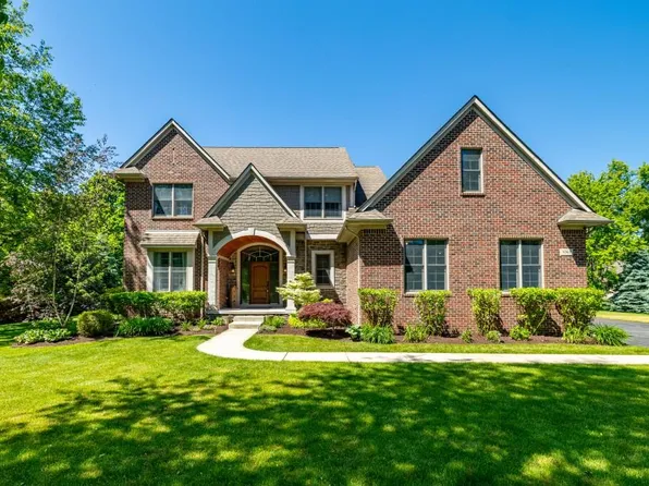 8061 Pine Ridge Ct, Northville, MI 48168