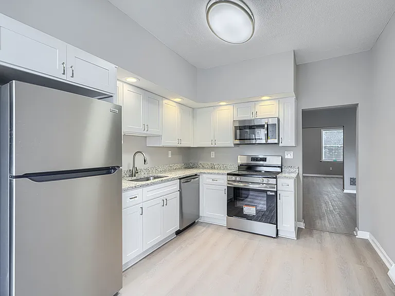 614 Savage St — Photo 16