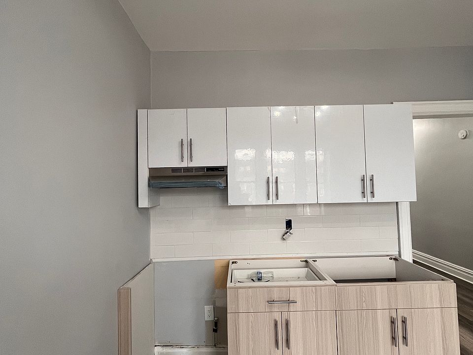 1st image of 122 Corbin Ave #406