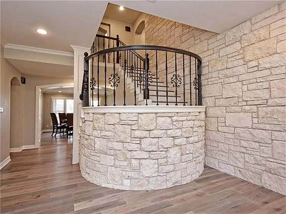 5th image of 3206 Park Hills Dr