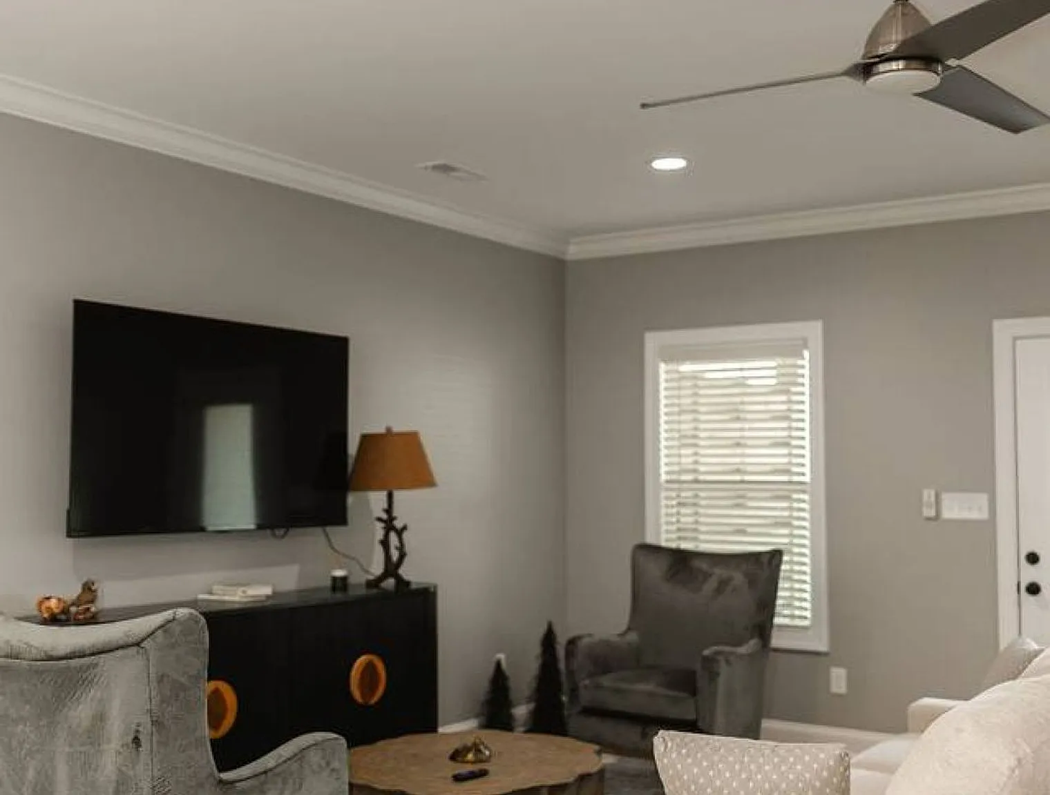 3 bed, 2.0 bath, $6,285 — Photo 2