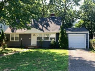 76 Day Ave, Bergenfield, NJ 07621