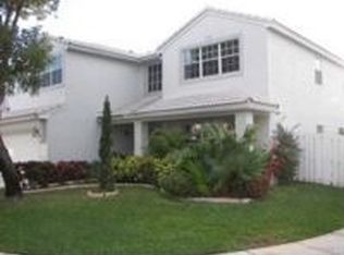 912 SW 101st Ter, Pembroke Pines, FL 33025