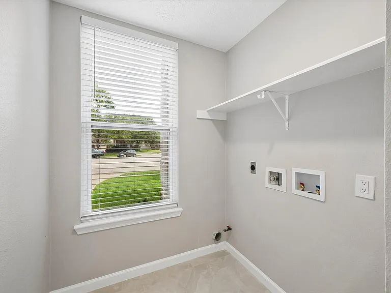 1306 Hunter Wood Dr — Photo 41