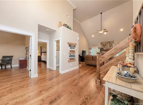 5th image of 386 Riverwood Rd