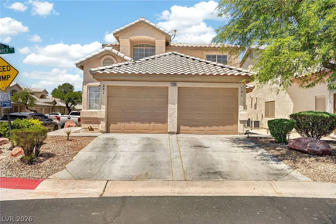 3 bed, 2.0 bath, 1219 sqft, $1,975 — Photo 1
