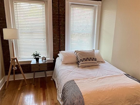 2nd image of 1106 W Clay St