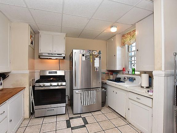3rd image of 152-154 Lonsdale Main St