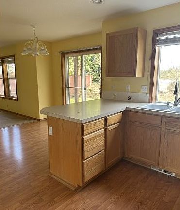 5th image of 17006 NE 33rd St