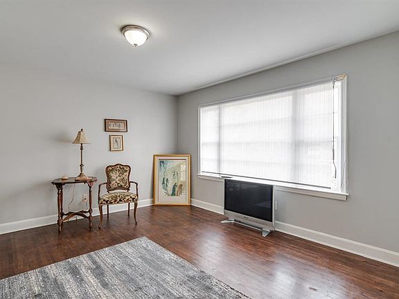 3rd image of 4987 Verosa Ave