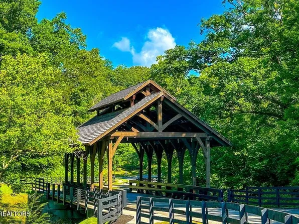 2215 Viewcrest Ln, Knoxville, TN 37932