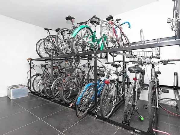 949 Willoughby Avenue image 10 of 13